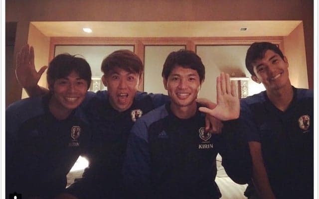 サッカー日本代表・森重真人、FC東京組＆87年組の記念写真「みんなそれぞれのチームで頑張ろう！」