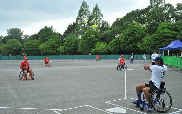 埼玉西武ライオンズが取り組む車椅子ソフトボールの普及・支援活動