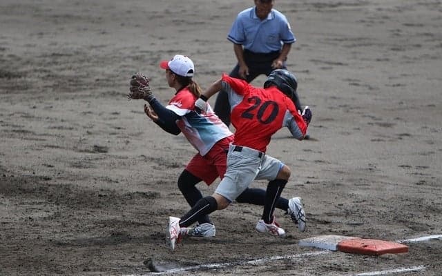 佐川急便、全国女子ソフトボール交流戦開催