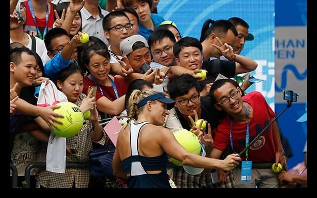  ナンバーワンとしての初試合でケルバーが勝利 [武漢オープン] 