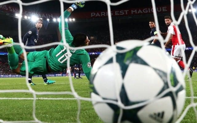 カバーニが2得点、エースの活躍でパリSGは逆転勝利