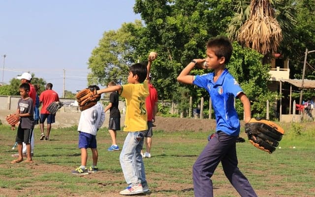 海外での野球振興を支援！　野球用具寄付を続ける西武の挑戦