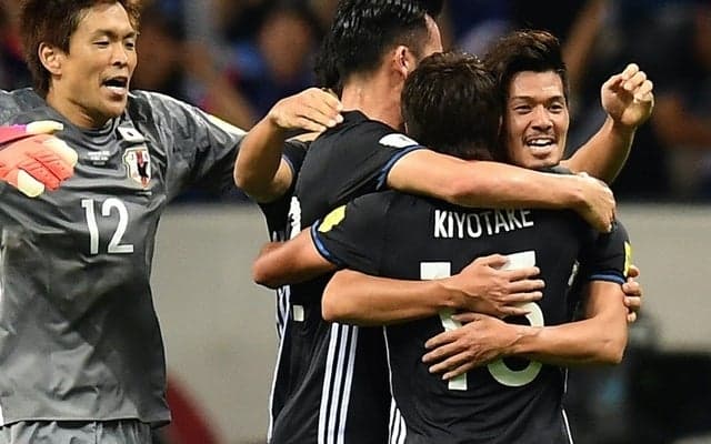 吉田麻也、山口蛍の劇的ゴール＆誕生日を祝福…岡崎慎司「ちょい映り」のはずがどアップに