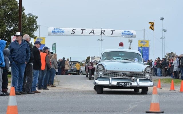 タイムスリップした気分に…オーストラリアのクラシックカーパレード