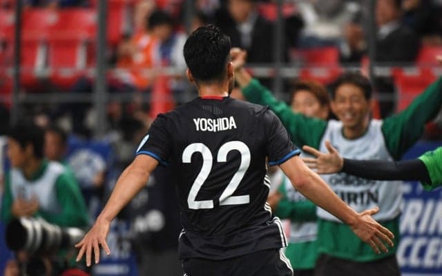 吉田麻也、オーストラリア戦を終えて英国へ…機内で小さな幸せ「シートが22番！」