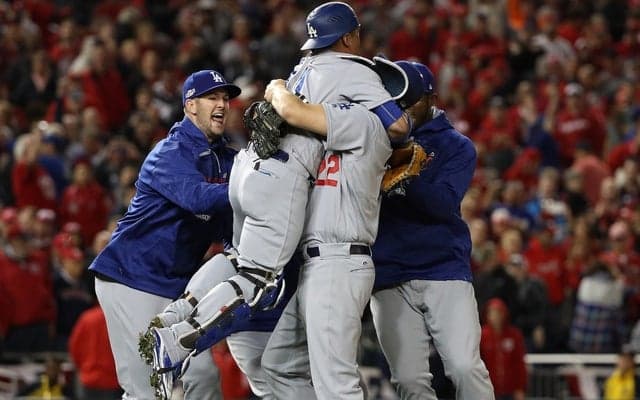 ドジャースが地区シリーズ突破…執念の継投でナショナルズを振り切る