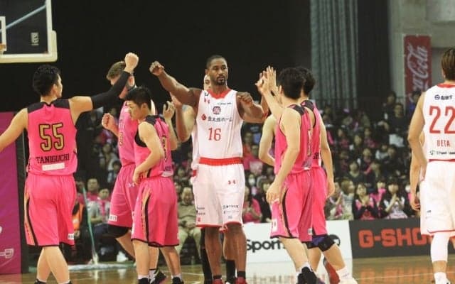 前半を53-20と圧倒、爆発力を見せた秋田が連敗を6で止めホーム初勝利