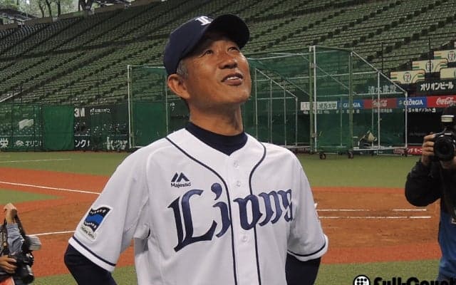 西武・辻監督がユニフォーム姿を初披露　精力的に本拠地の秋季練習を視察