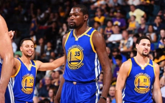 盤石の強さを示したウォリアーズ、粘り強く戦うレイカーズを破りプレシーズン5連勝