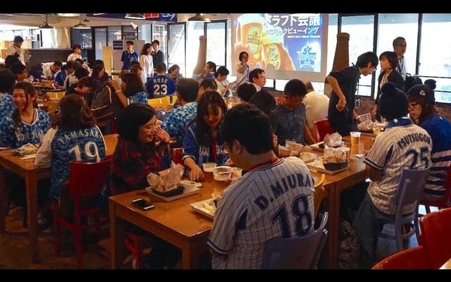 DeNAがドラフト会議パブリックビューイング開催、ラミレス監督と電話で中継