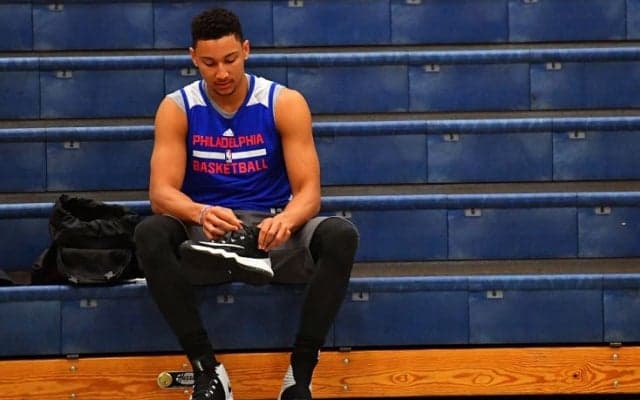 右足の骨折でデビューが遅れるドラフト1位ルーキーのベン・シモンズ、戦線復帰は2017年1月の予定