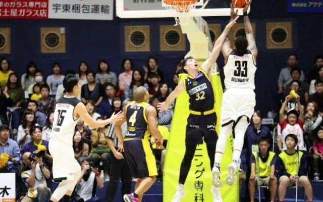 Bリーグ頂上決戦の第2幕、土壇場の逆転劇でアルバルク東京が勝利