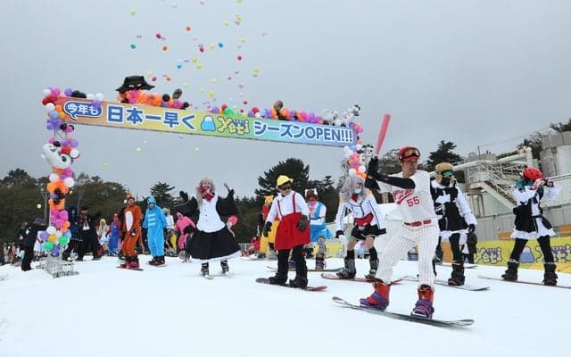 富士山のスキー場イエティ、ハロウィンパーティーを開催