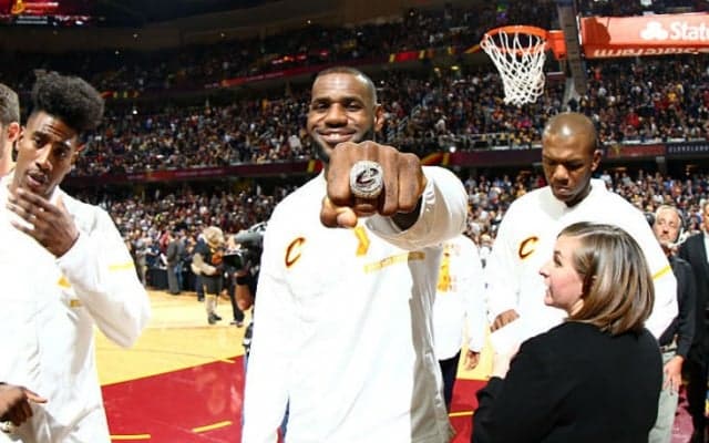 『リング・ナイト』をトリプル・ダブルで彩ったレブロン・ジェームズ「僕は幸せです」