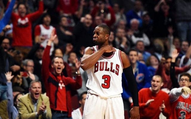 新天地ブルズでド派手デビュー！ シカゴの観客を『総立ち』にさせたドゥエイン・ウェイド