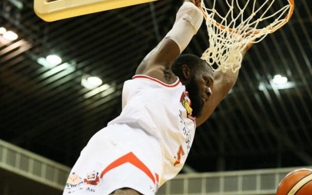 中地区首位攻防戦、堅守速攻に3ポイントシュートを加えた『三遠劇場』の再演で鮮やかな逆転勝利