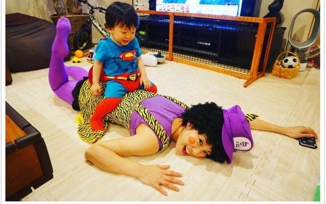潮田玲子、スーパーマンに退治された？…にぎやかなハロウィンを公開