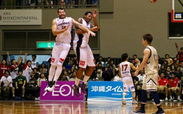 これまでになかった『しびれる』勝利、大阪エヴェッサが敵地で琉球ゴールデンキングスに連勝して勝率を5割に戻す