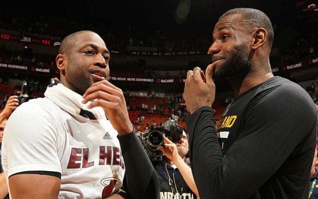 ウェイドとの賭けに負けたレブロン、12月2日のブルズ戦ではカブスユニで会場入りする羽目に