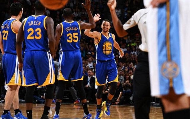 ステファン・カリーの自宅でパーティーを開催し、『家族に近い関係を築く』ウォリアーズ