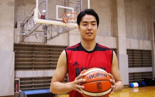 竹内譲次が語るバスケ部時代vol.1「中学時代に真似て練習した『教科書』は鵜澤潤選手」