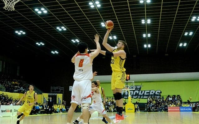 新加入選手の『ポスチュマス効果』でペイントエリア内を制したサンロッカーズ渋谷が三遠ネオフェニックスに完勝