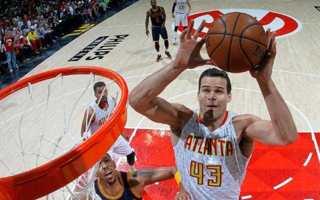 クリス・ハンフリーズのバックボード破壊によりホークスは練習を予定より早く終了