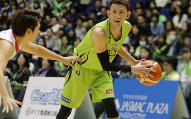 レバンガ北海道の『レジェンド』折茂武彦、通算9000得点の大記録を3ポイントシュートで達成！