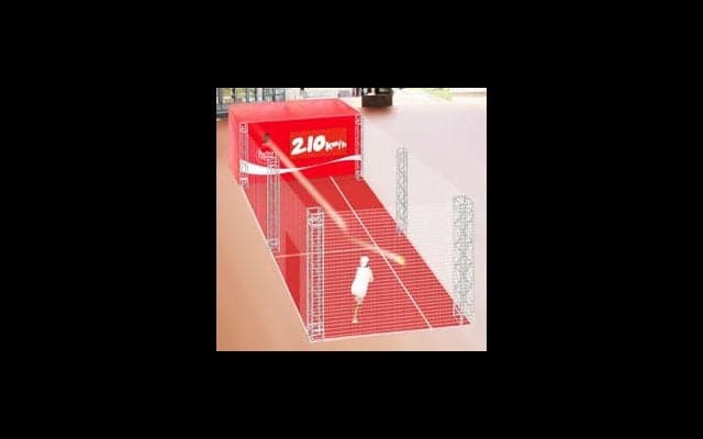 最高速度210kmのサーブを体験できるコート…コカ・コーラ IPTLに登場