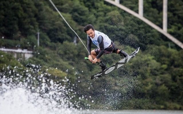 初代アジア王者・プロウェイクボーダー手塚翔太…水上を滑る非日常　単独インタビュー