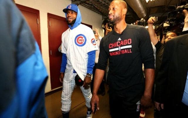 MLBワールドシリーズの賭けに負けたレブロン・ジェームズ、『屈辱の』カブスユニ姿で会場入り、試合にも敗れる