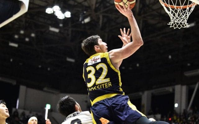 『東西頂上決戦』第2幕、田臥＆ロシターの連携で栃木ブレックスがフィジカルな混戦を勝ち切り、前日のリベンジに成功