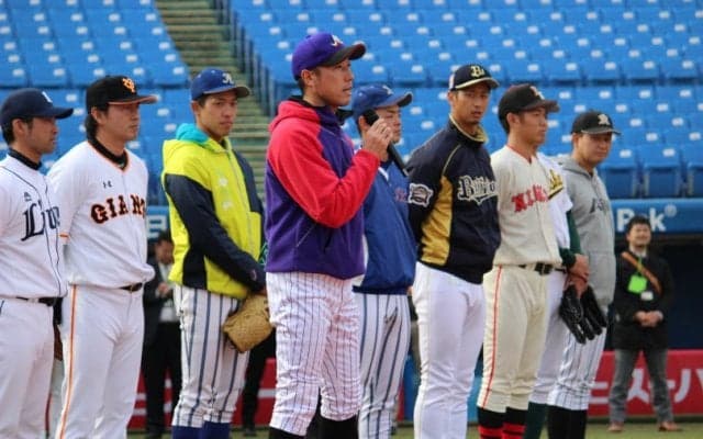 東都大学野球85周年野球教室に巨人・長野久義らが講師に。互いに刺激を受ける