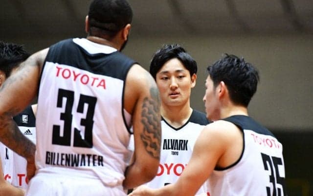 超攻撃的なディフェンスで三遠ネオフェニックスを封殺、試合中にきっちりアジャストしたアルバルク東京が首位をキープ