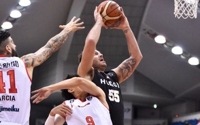 全員一丸のプレーを貫いた大阪エヴェッサが、奮戦する富山グラウジーズを振り切り接戦を制す