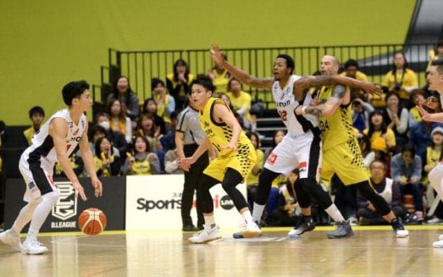 大阪エヴェッサの得点源をしっかりと抑え、大塚裕土の得点力が爆発したサンロッカーズ渋谷が先勝