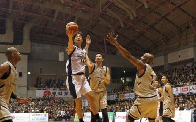 トリプルタワーでゴール下を制圧、田臥勇太がシーズンハイの22得点を奪った栃木ブレックスが連勝