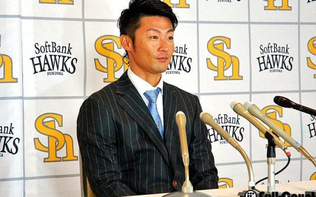 ホークス明石が減額サインも新背番号「8」　「キャンプでのケガがすべて」