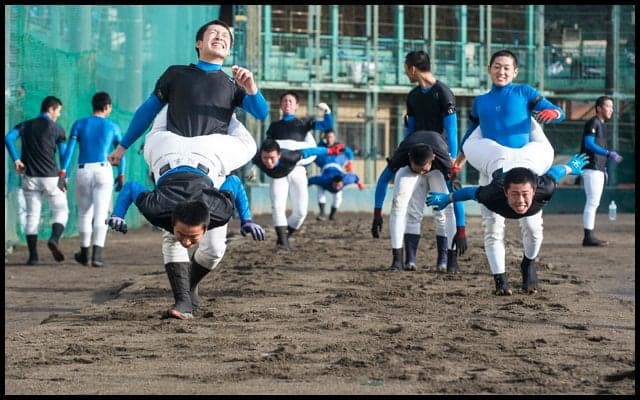 【花咲徳栄】３季連続甲子園出場校の名物トレーニング！チームの礎を作る徹底した体幹＆下半身強化 ...