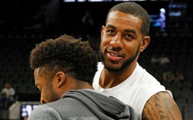 ラマーカス・オルドリッジが遠征先の公園にサプライズ登場、ファンに『忘れられない一日』をプレゼント