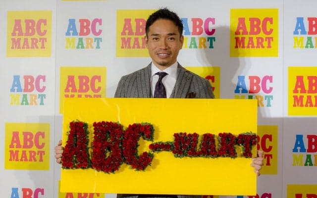 長友佑都、ABC-MARTアンバサダーに就任…引退後は店員に？