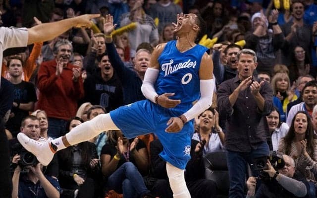 シュート練習の最後に「ありがとうカイリー！」と叫んだウェストブルック、ウォリアーズを撃破したアービングに感謝!?