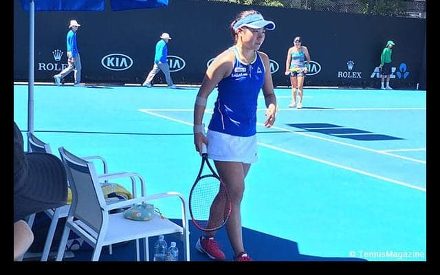  日比野が腰の負傷で1回戦を途中棄権 [全豪オープン] 