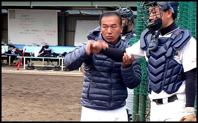 【いなべ総合学園】肘と手首の使い方を意識したスローイング練習とサッカーボールを使った捕球練習