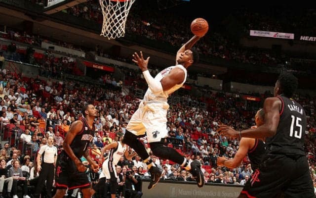 ハーデンがシーズン13回目のトリプル・ダブルを記録するも終盤に自滅したロケッツ、ヒートに勝利をプレゼント