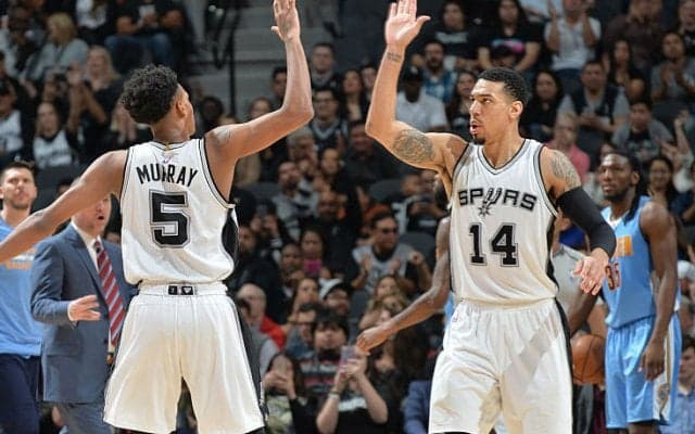 ヘッドコーチの退場が起爆剤となり、後半に怒涛のランを見せたスパーズがナゲッツに競り勝つ