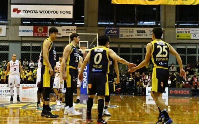 隙のない守備で川崎ブレイブサンダースをわずか60点に封じた栃木ブレックス、旧NBLセミファイナルのリベンジに成功
