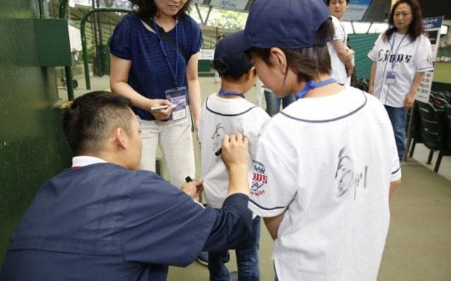 潮崎から高木、栗山へ 歴代のスター選手でつなぐライオンズのチャリティーのバトン