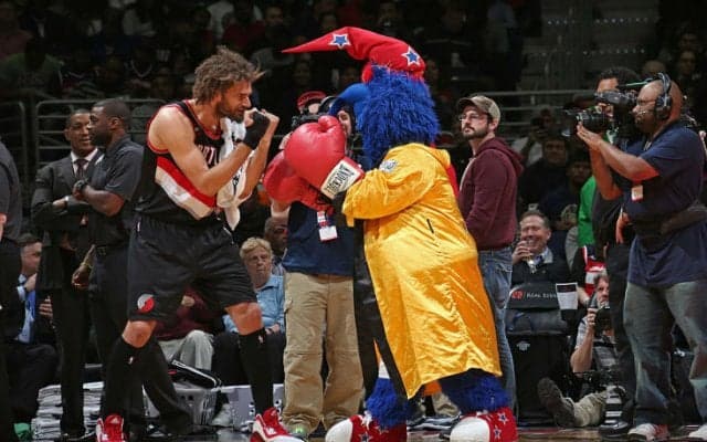 『マスコット・ハンター』のロビン・ロペスがマジックのStuffとあわや乱闘