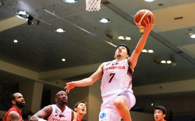 スピード自慢の名古屋ダイヤモンドドルフィンズとの総力戦、川崎ブレイブサンダースが93-84でハイテンポな打ち合いを制す